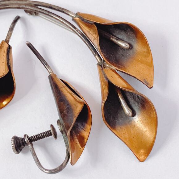 Vintage Signed Stuart Nye Sterling Copper Calla Lily Brooch Earrings Set - Picture 4 of 10